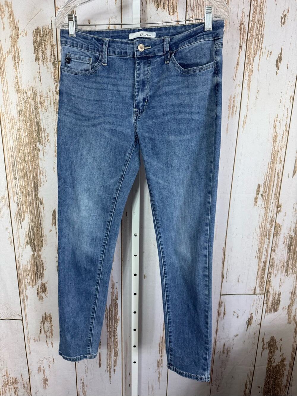 Kancan, Mid Rise Skinny Jeans. Size 11/29. In excellent condition!